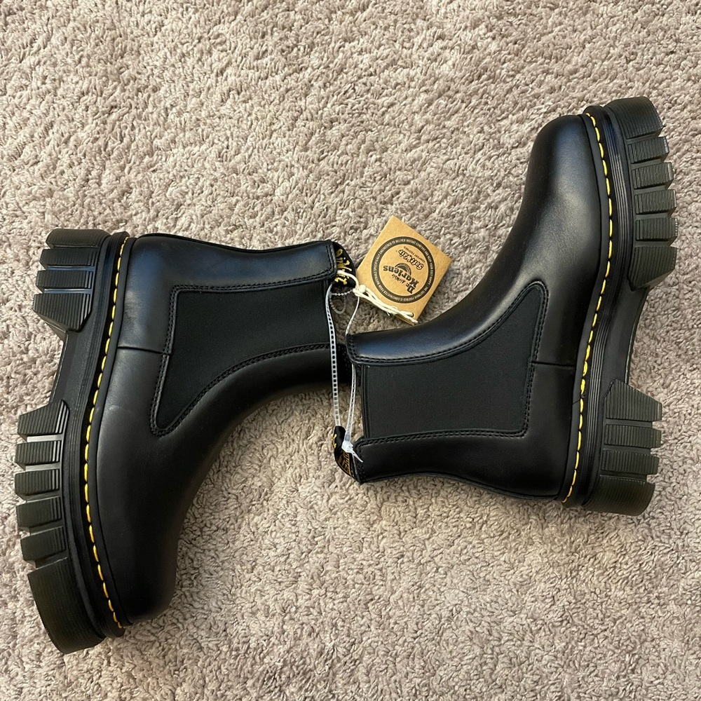 Dr. Martens chelsea boots size 9